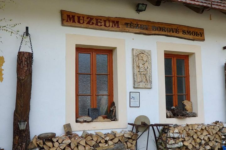 Muzeum těžby borové smoly