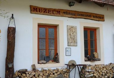 Muzeum těžby borové smoly