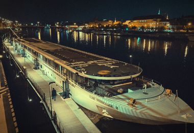 Erika Hendrix - Město Praha v noci (The city of Prague at night) 