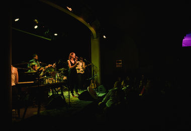 Výroční dvojkoncert Všelijak & Naboso: Nežli zhasne den