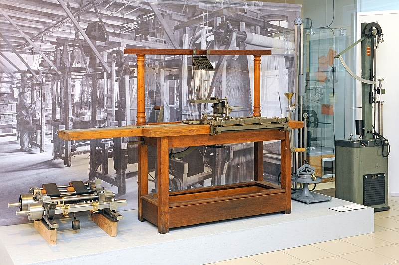 Textilní stroje z počátku 20. stol.